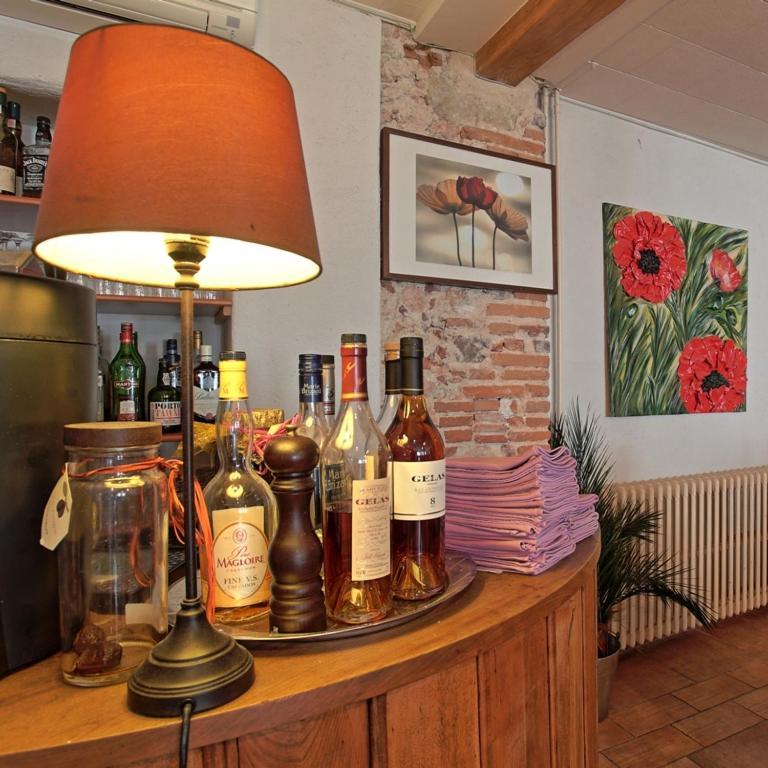Logis Hotel - Les Pasteliers Lavaur  Esterno foto